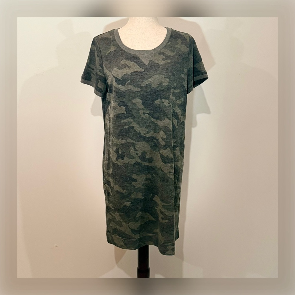 JANE and DELANCEY Short Sleeve Green Olive Camouflage T-Shirt Dress w/ pockets